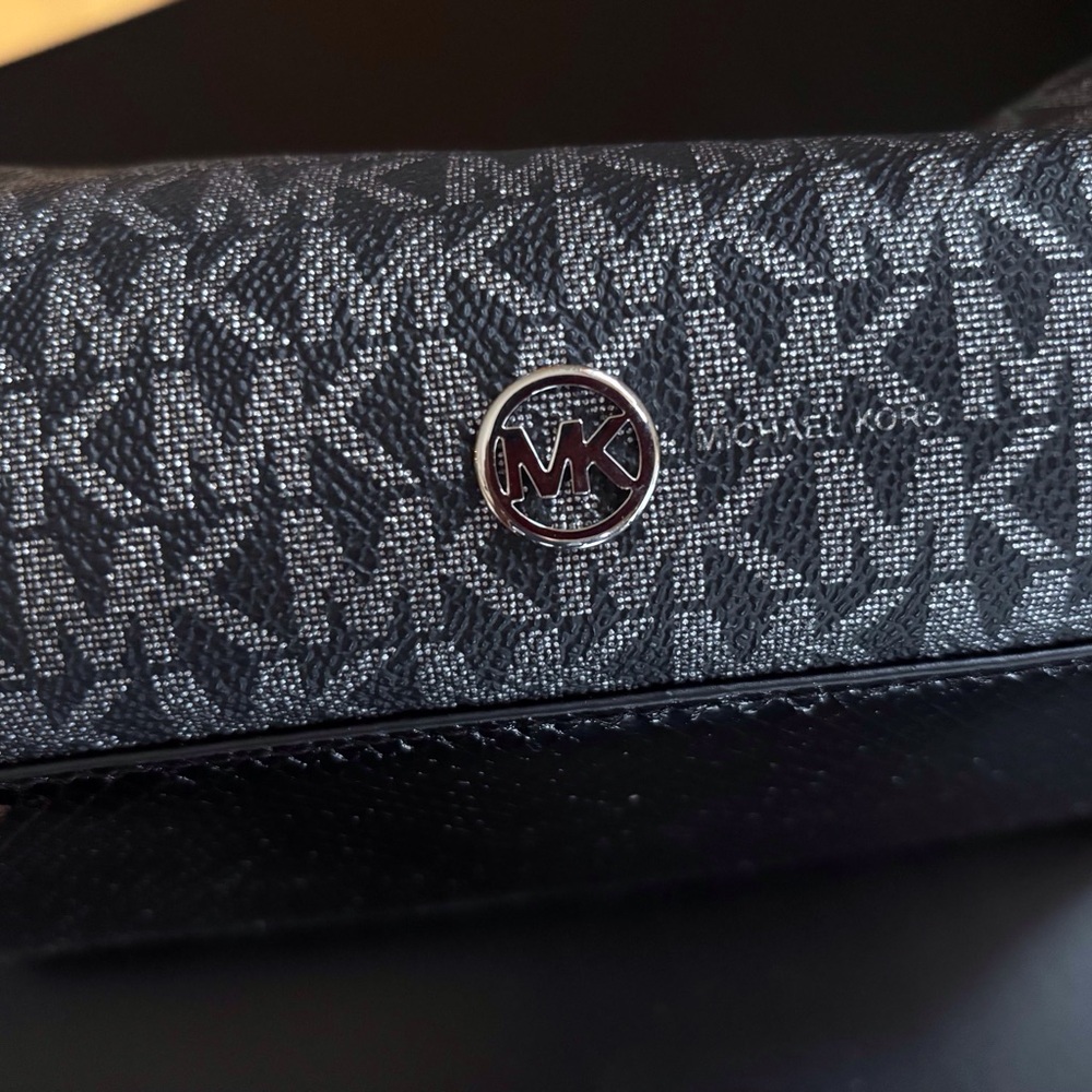 NWT Michael Kors Gray Monogram Toiletry Bag - Picture 4 of 5